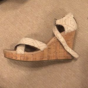 TOMS wedges
